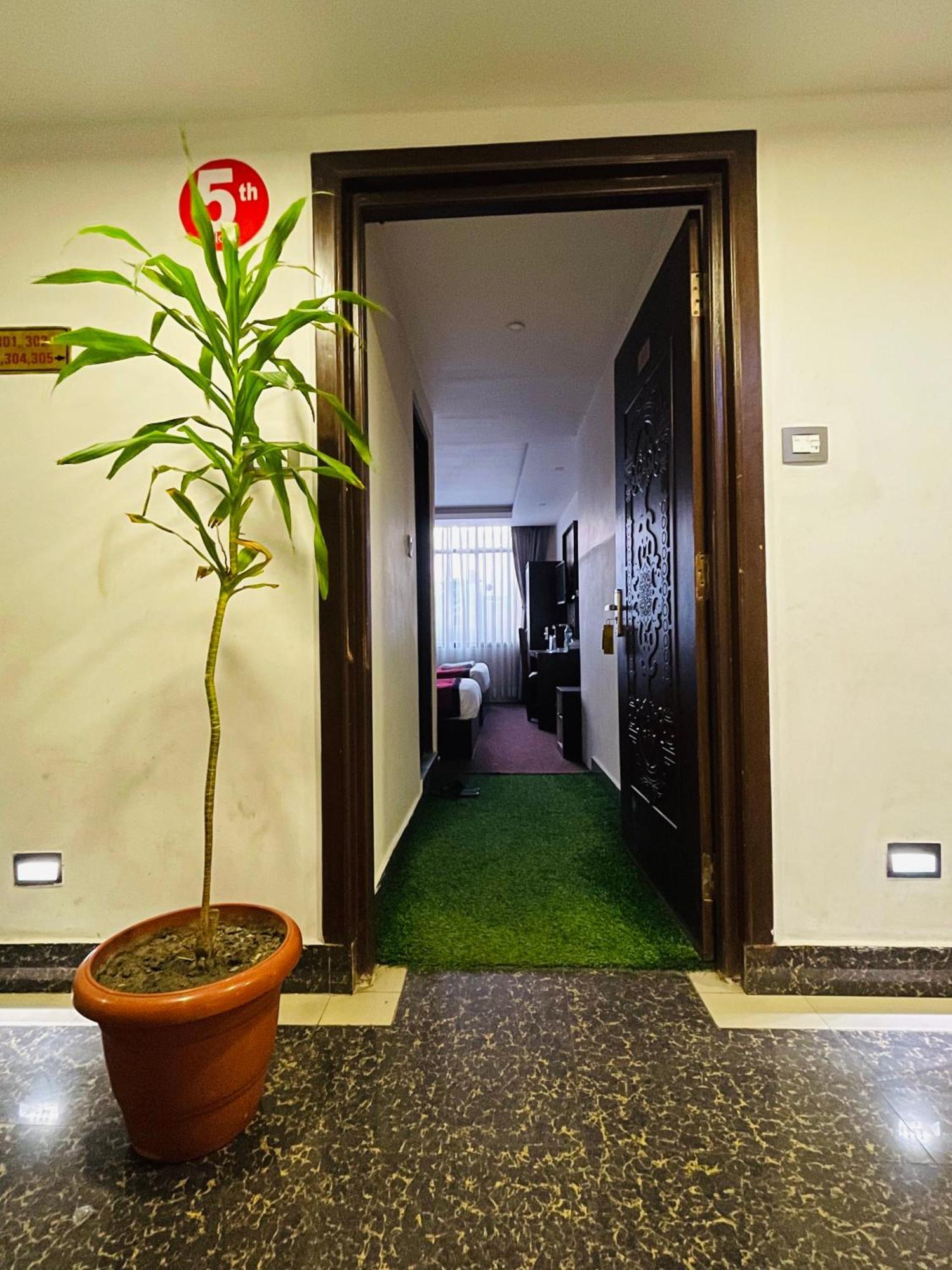 Hotel De Universal Kathmandu Buitenkant foto