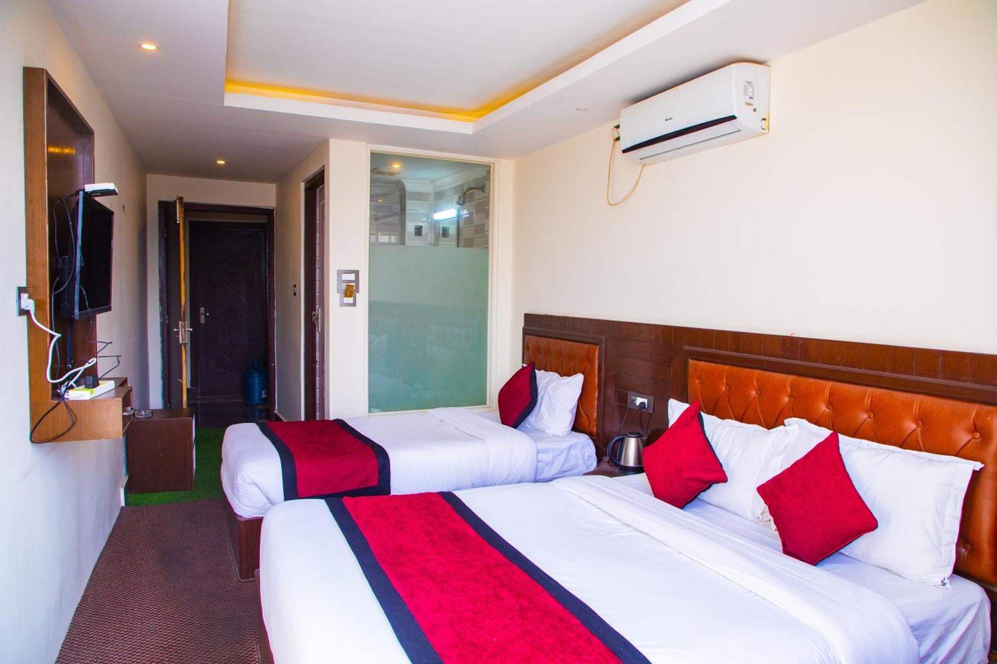 Hotel De Universal Kathmandu Buitenkant foto