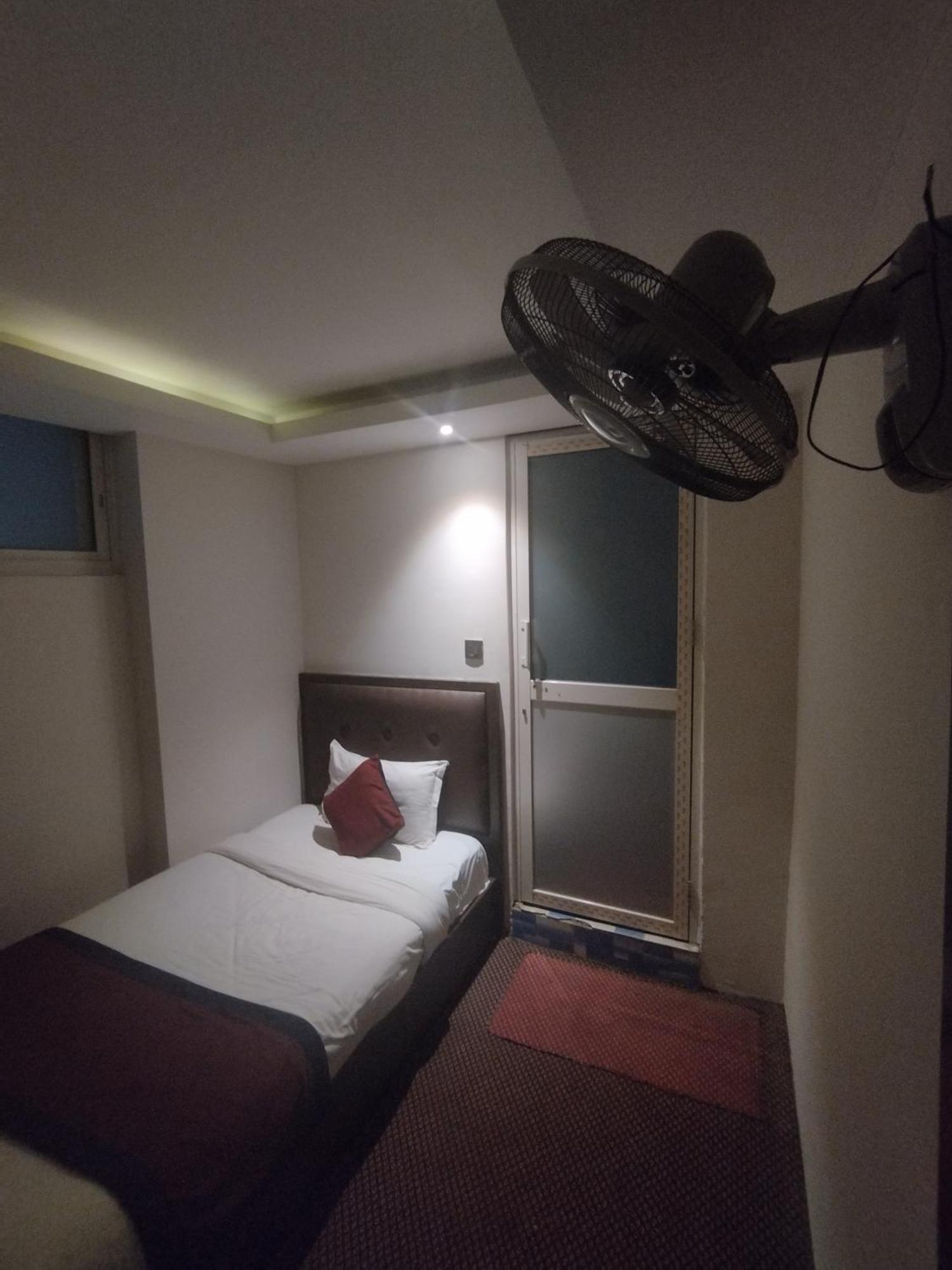 Hotel De Universal Kathmandu Buitenkant foto